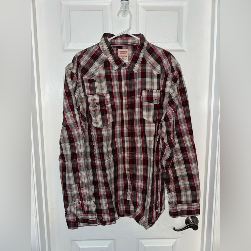 Levi's Men's plaid Red and Black Shirt